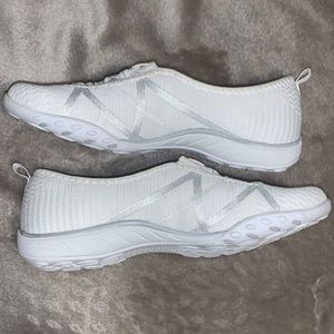 Women’s Skechers Mesh Slip on Sneakers☁️